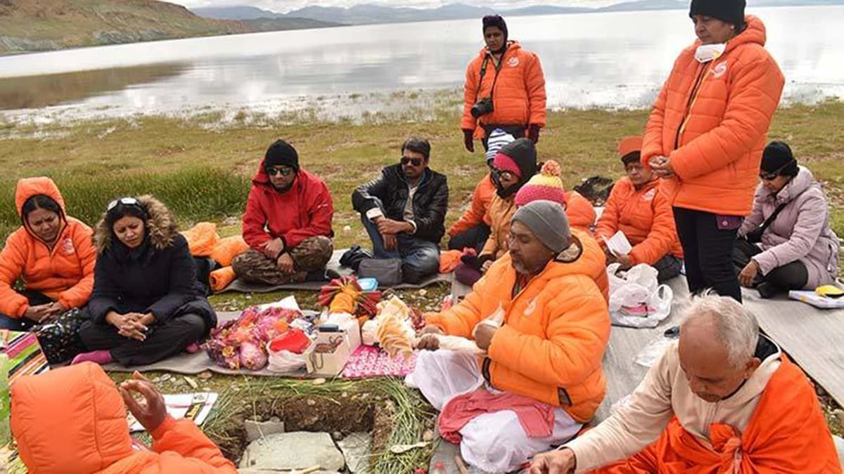 homa-at-lake-mansarovar